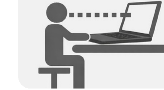 PCの設置位置：PC画面と顔の高さを合わせる